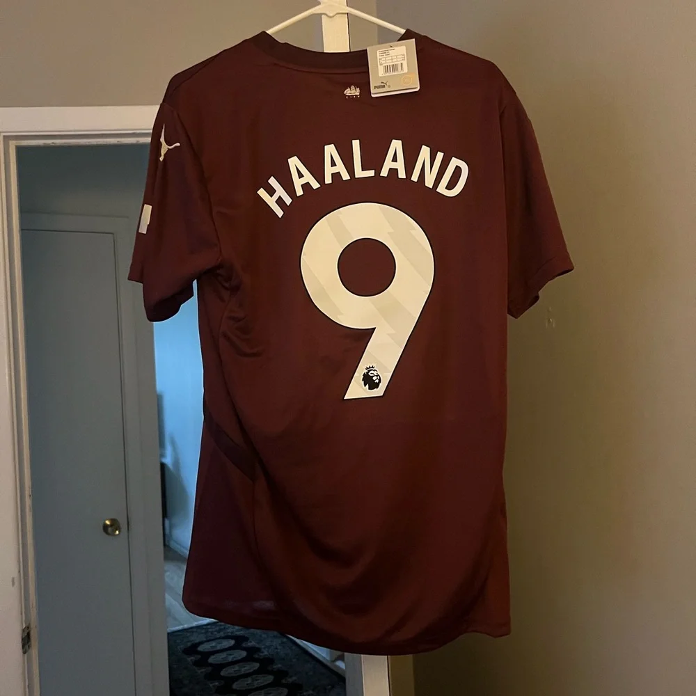 Erling Haaland Man City Alternate Jersey - Picture 2 of 4